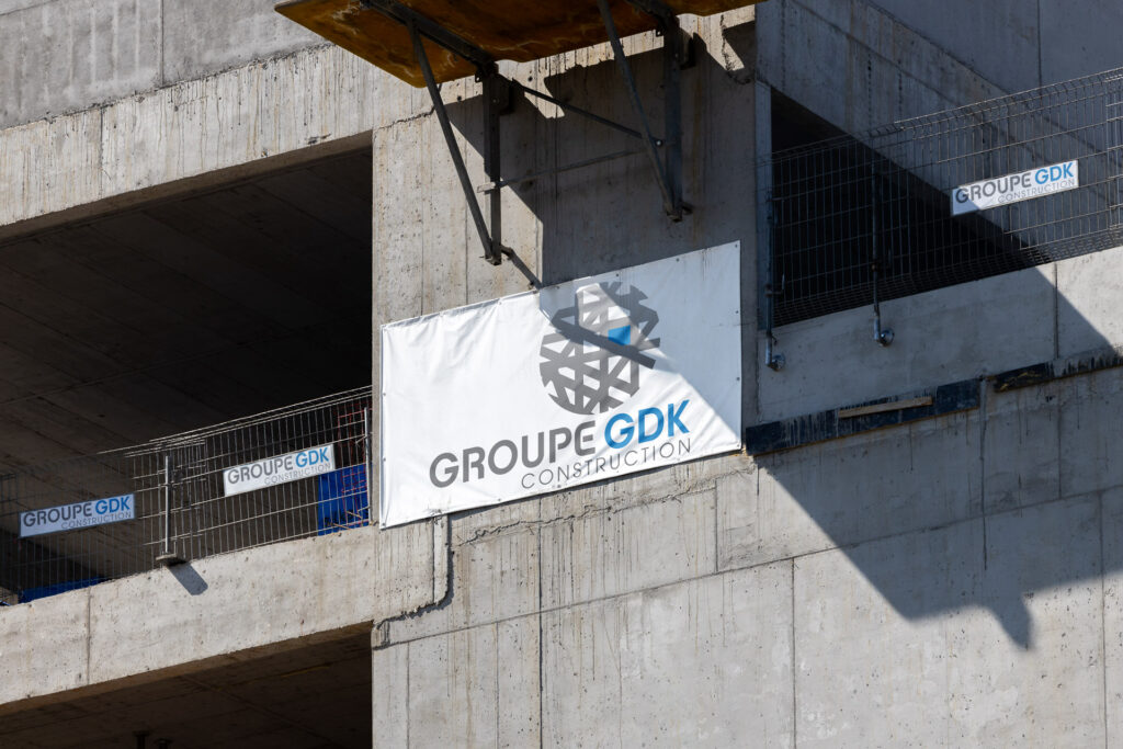 Groupe GDK Construction - bannière de chantier - Logo - Graphiste Sherbrooke